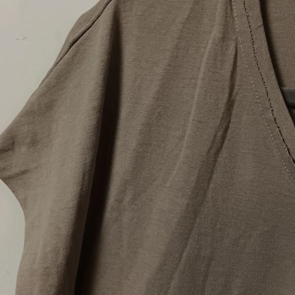 POL, V-neck Tee, Trim on Shoulders & V-neck, Army green, Small, P2P 21, NWOT - Picture 2 of 4